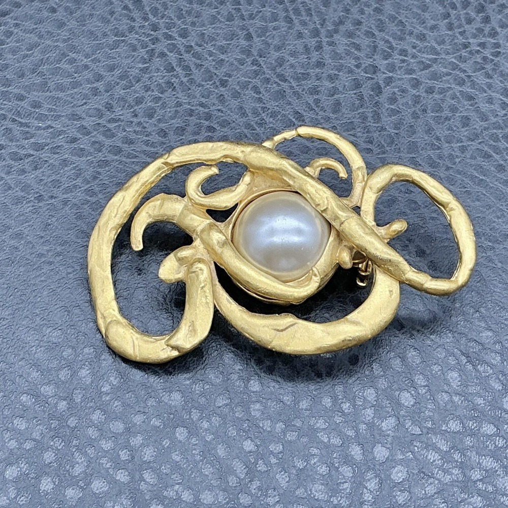 Brooch Abstract Gold‎ Tone Statement Pin Faux Pearl Textured Swirl Art 2.5"